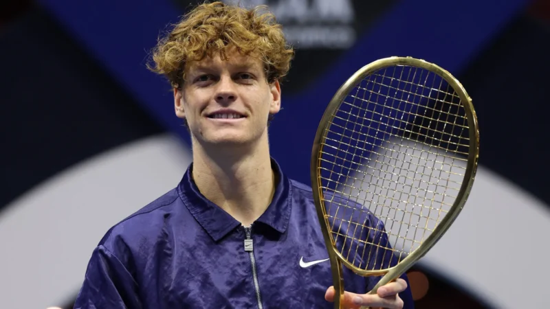 Sinner ganha raquete de ouro de R$ 1,5 milhão após título no Six Kings sobre Alcaraz