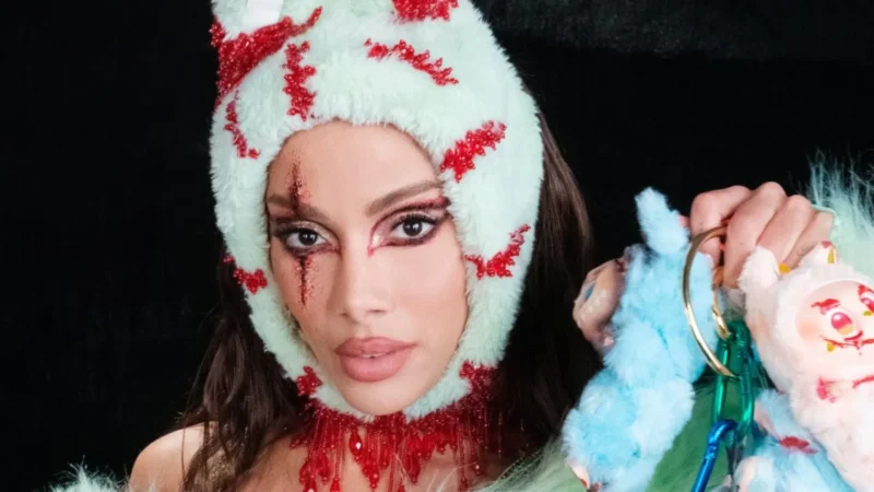Anitta surpreende com look em festa de Halloween: “Vim de Labubu gótico”