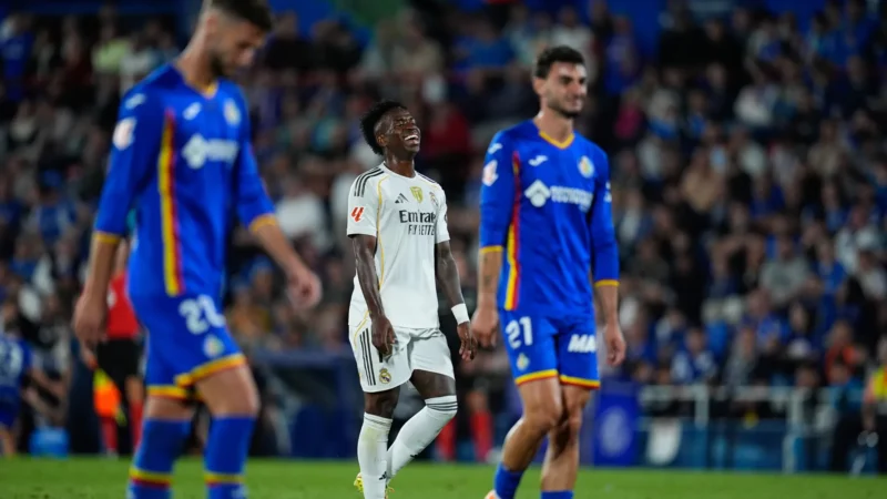 Vinícius Júnior ouve: “Por isso é que todo mundo te odeia” em jogo tenso