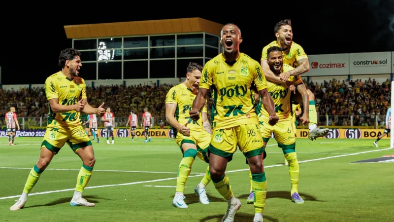 Mirassol faz gol-relâmpago, vence outra em casa e afunda São Paulo na crise