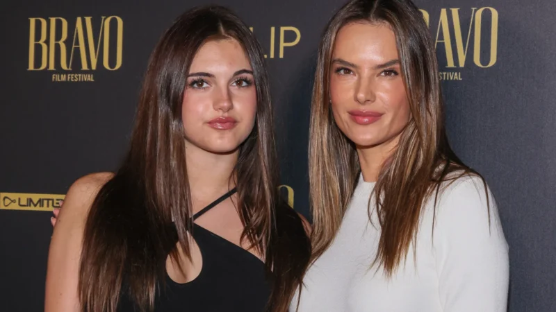 Alessandra Ambrosio ao lado sa filha em ‘red carpet’; sósias?