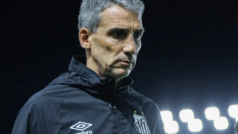 Vojvoda aceita cobranças, pede para torcida ‘acreditar’, mas sequência do Santos é complicada