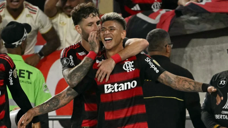 Flamengo desafoga no fim, vence Racing e sai na frente por vaga na final