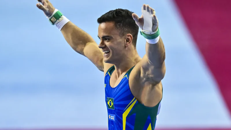 Caio Souza quer dicas de campeão antes da final das argolas no Mundial