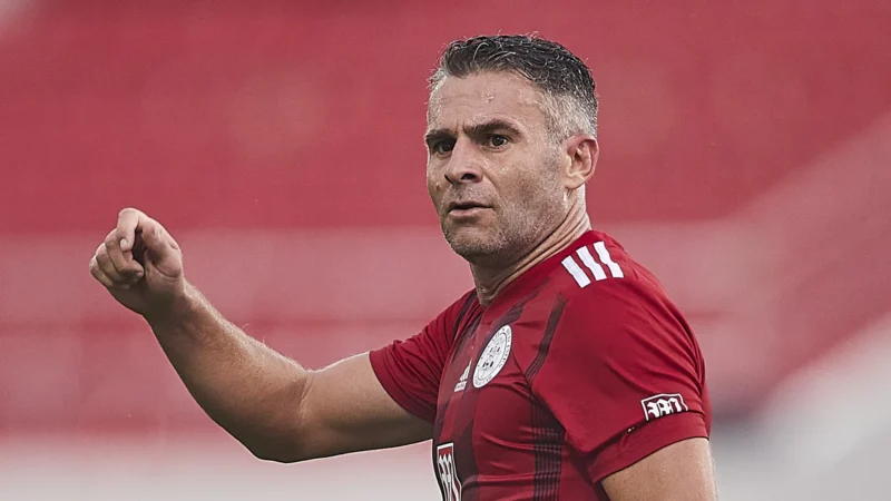 “Loucura”! Time com policial e guarda prisional faz história na UEFA