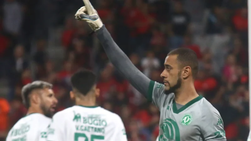 Chapecoense mira G-4 da Série B e Athletico-PR tenta esquentar briga por acesso