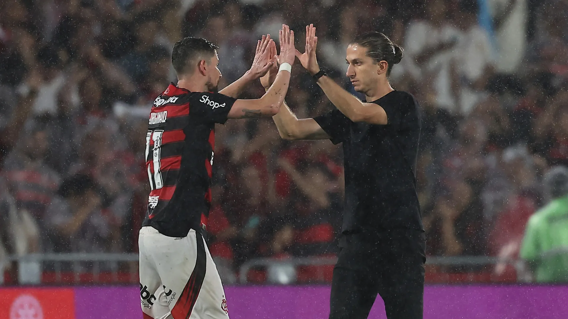 Filipe Luís elogia Flamengo após vaga na fibal: ‘Este time sabe jogar Libertadores’