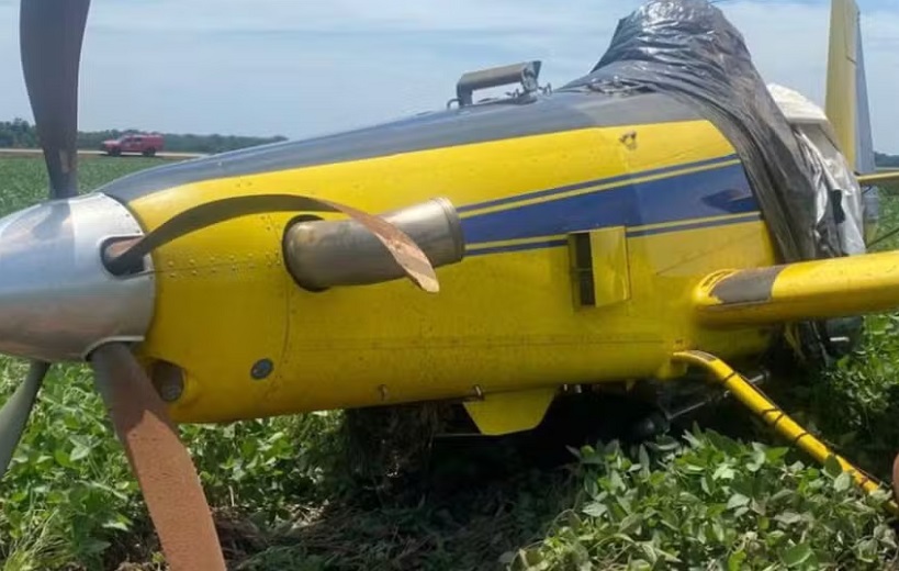 Avião agrícola faz pouso forçado em lavoura na MT-242; ninguém ficou ferido