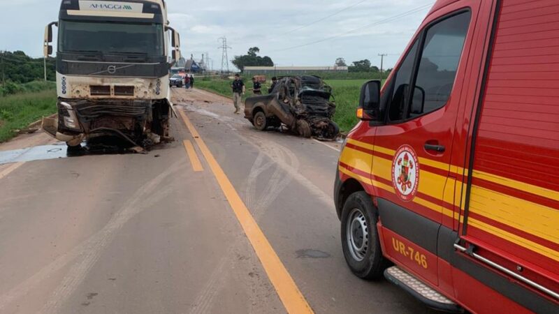 Homem morre após colisão entre carro e carreta na BR-163, entre Guarantã do Norte e Matupá