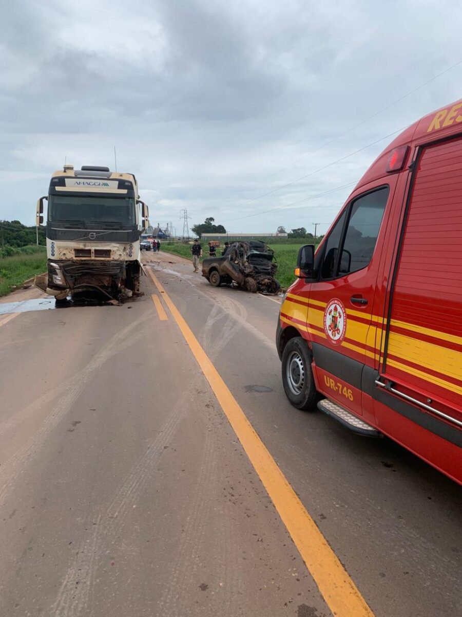 Homem morre após colisão entre carro e carreta na BR-163, entre Guarantã do Norte e Matupá