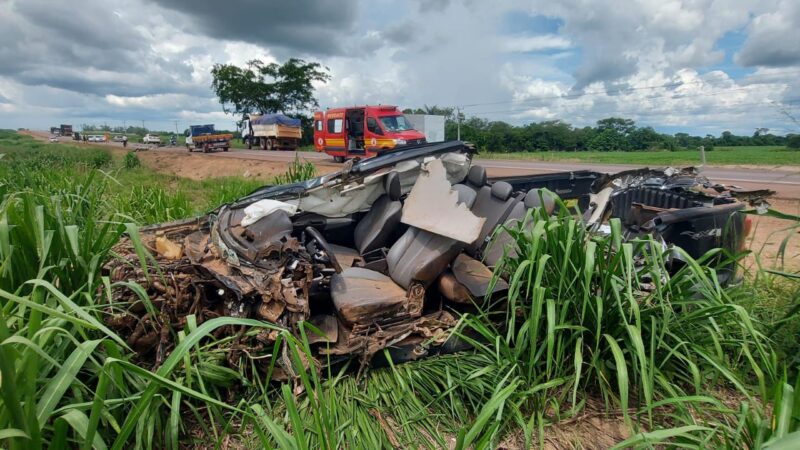 Homem morre após grave colisão entre caminhonete e carreta na BR-163 em Guarantã do Norte
