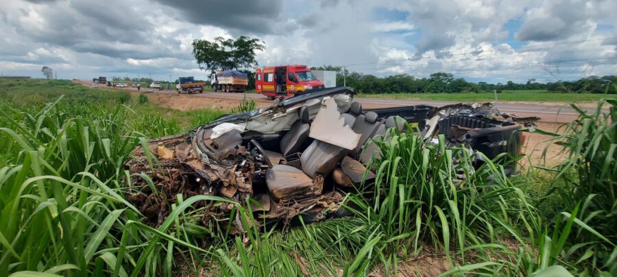 Homem morre após grave colisão entre caminhonete e carreta na BR-163 em Guarantã do Norte