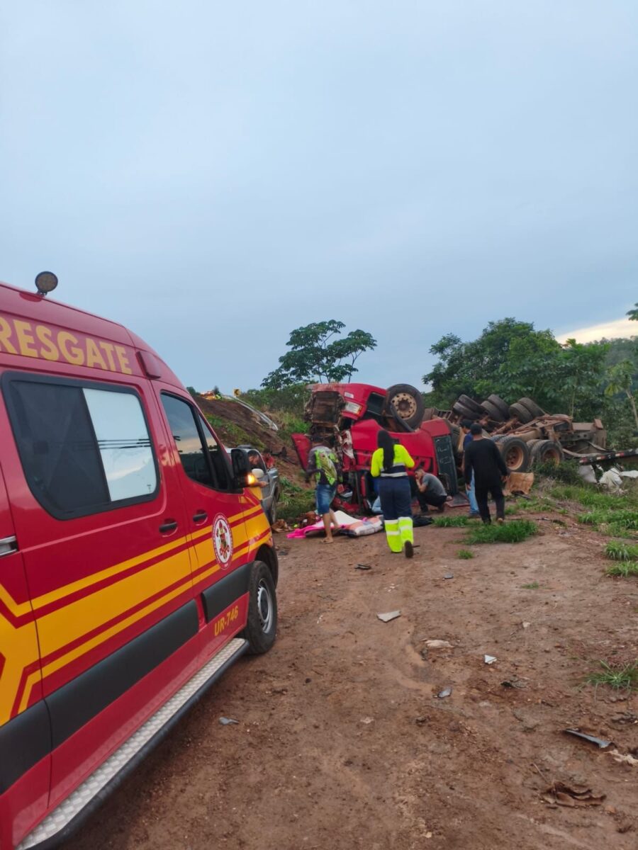 Carreta tomba na BR-163 e deixa mulher ferida na Serra do Cachimbo
