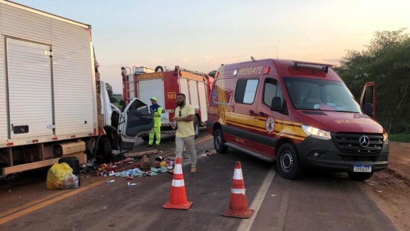 Motorista fica preso às ferragens após grave acidente na BR-163 em Nova Santa Helena