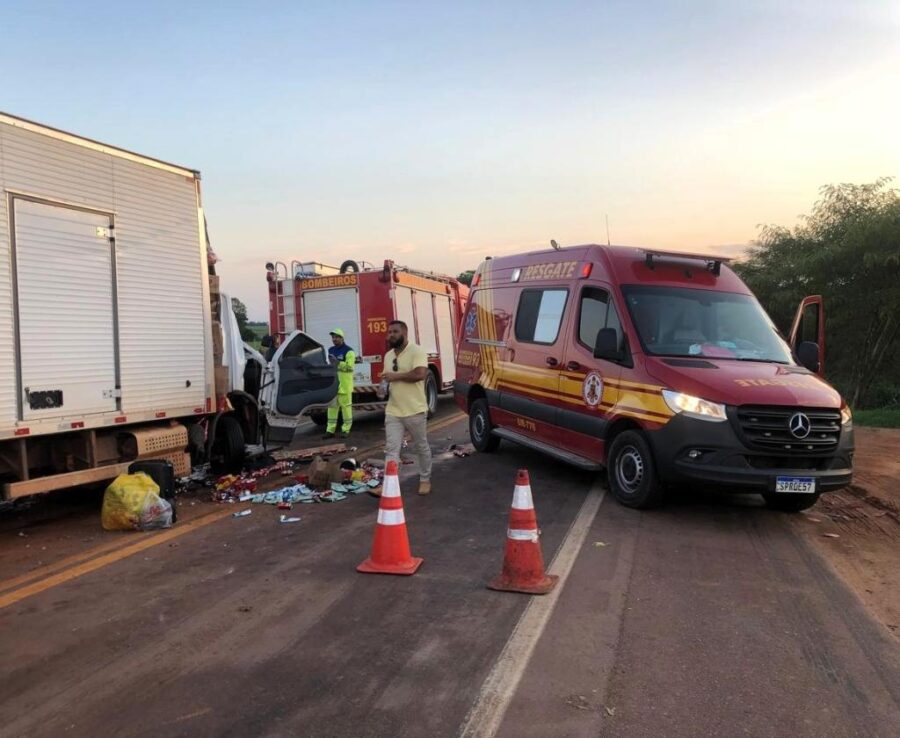 Motorista fica preso às ferragens após grave acidente na BR-163 em Nova Santa Helena