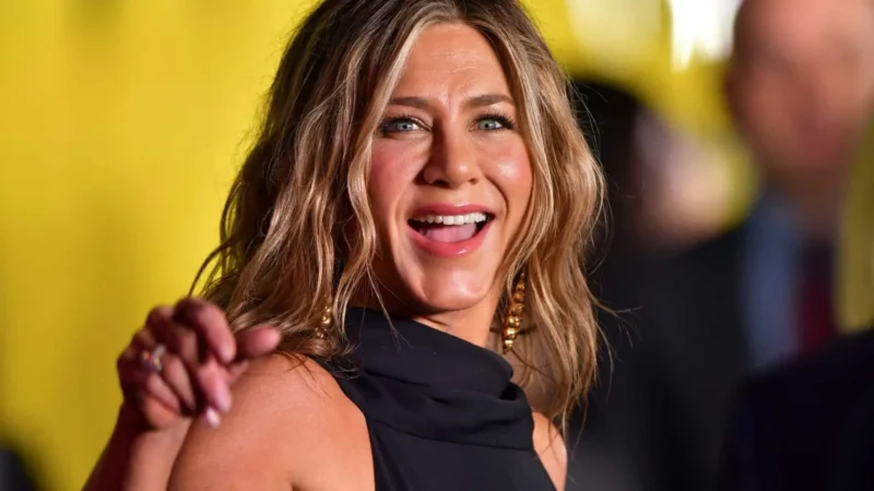 Jennifer Aniston faz primeiro post ‘oficial’ com namorado Jim Curtis