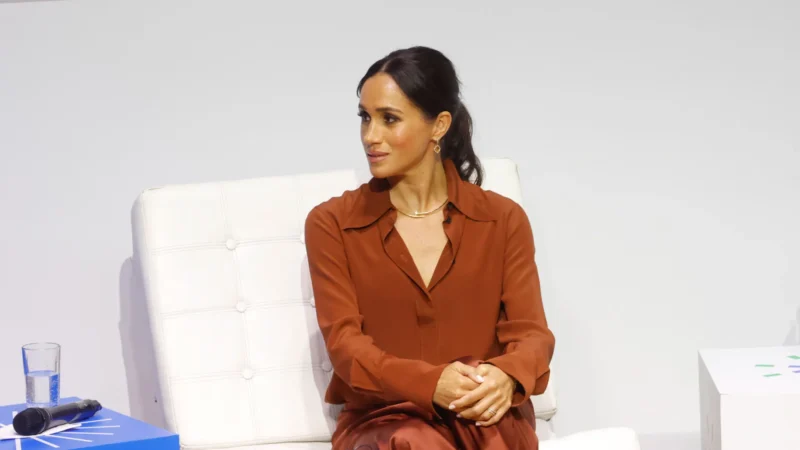 Meghan Markle ‘roubou’ vestido? Equipe da duquesa reage a acusação
