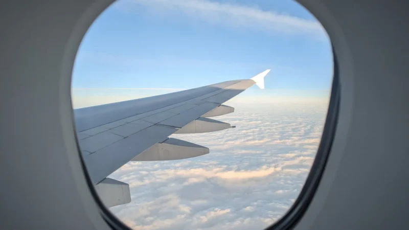 Avião pousa de lado no aeroporto de Navegantes devido à forte ventania