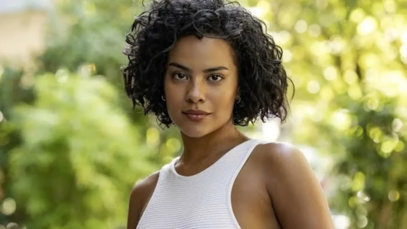 ‘Aprender com o que aconteceu’, diz Bella Campos sobre críticas de Taís Araujo a ‘Vale Tudo’