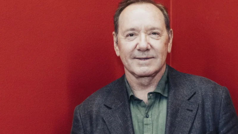 Kevin Spacey diz que teve casa leiloada após acusações de abuso e vive em hotéis