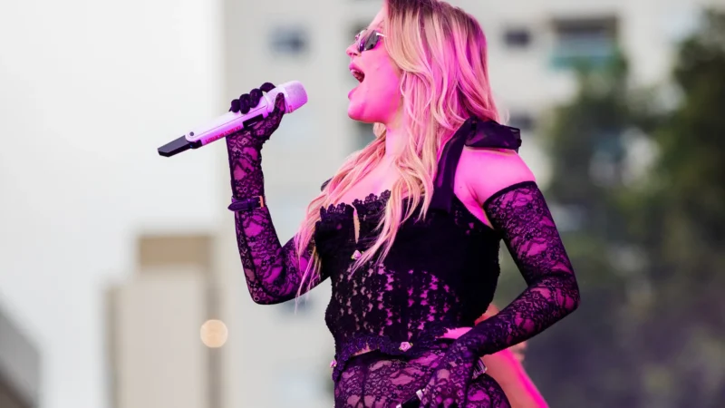 ‘Não estava em um dia bom’, diz Sonza após dificuldades em show em Lisboa