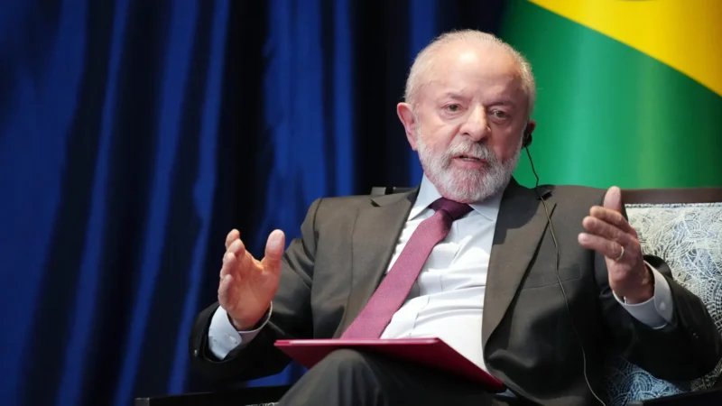 Lula acena com redução da jornada de trabalho e isenção da PLR