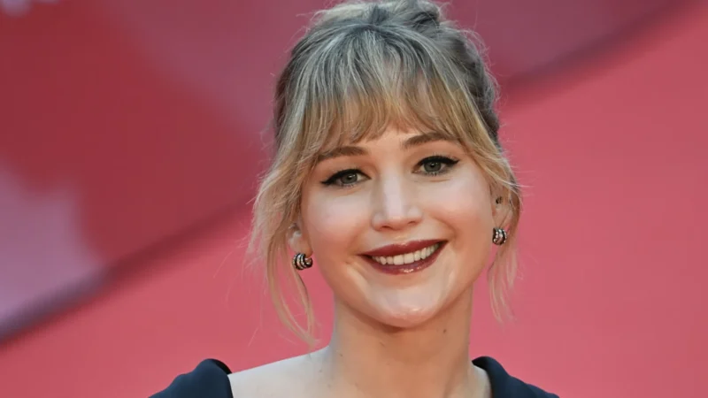 Jennifer Lawrence brinca sobre atuar com Robert Pattinson em novo drama de Hollywood