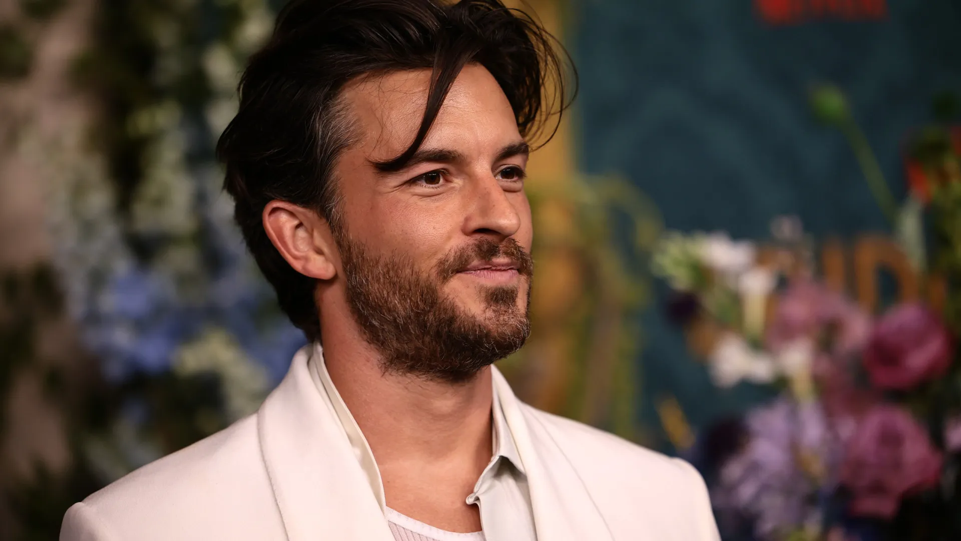 Jonathan Bailey defende ‘masculinidade gentil e imperfeita’ de Fiyero em ‘Wicked: Parte 2’