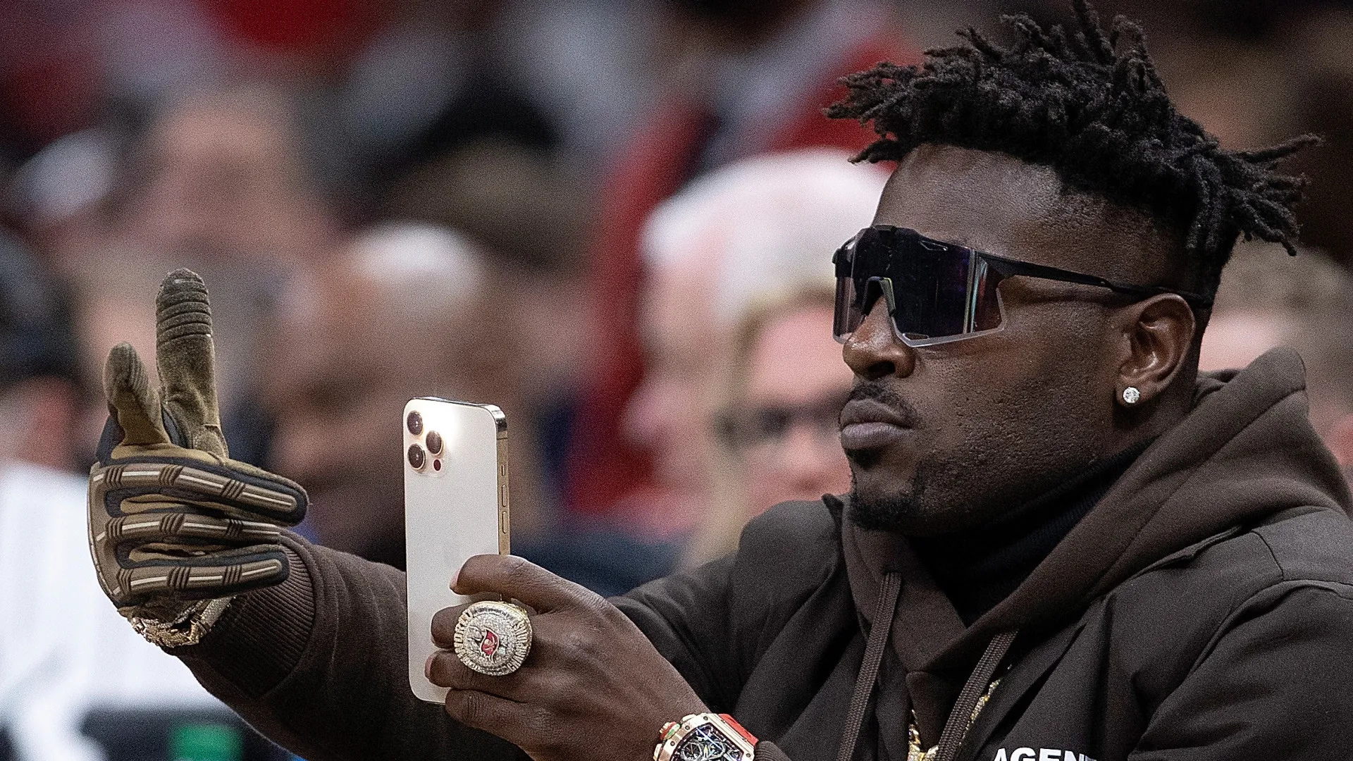 NFL: ex-astro do Pittsburgh Steelers é preso por tentativa de homicídio