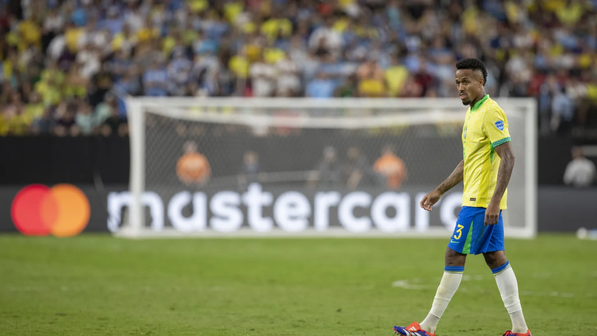 Ancelotti mantém base com 4-2-4 e testa Militão na lateral da seleção