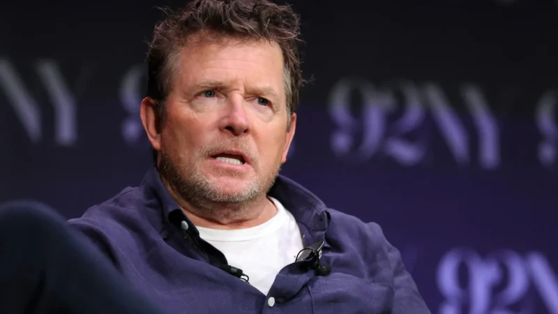 Em rara aparição, Michael J. Fox fala sobre apoio da família no tratamento