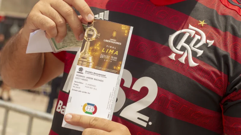 Com ingresso, torcedor desiste da Libertadores após preços dispararem