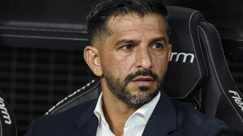 Emiliano Díaz é intimado por oficial de justiça em São Januário após derrota do Internacional