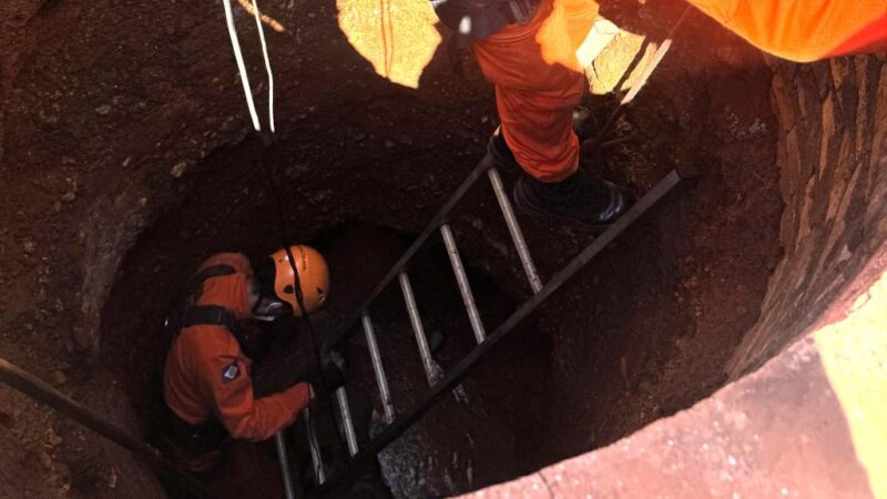 Bombeiros resgatam corpo de mulher encontrado dentro de poço em Poconé