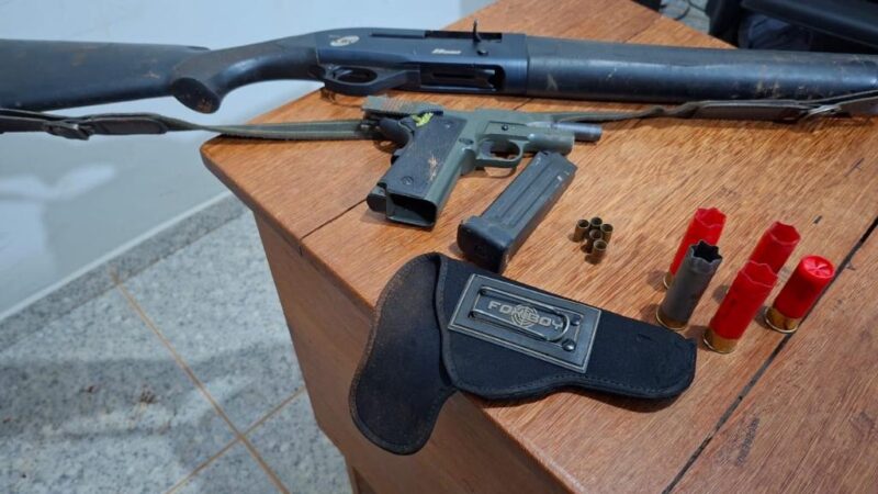 Homem é preso por embriaguez, porte ilegal de armas e tentativa de homicídio em Paranatinga