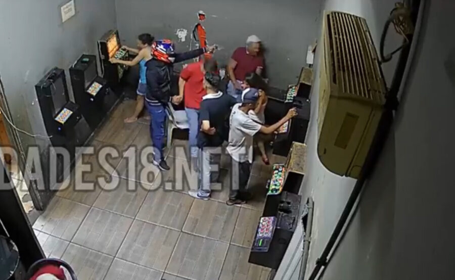 Ataque a tiros em bar deixa um morto e um ferido na Grande São Paulo (Vídeo)