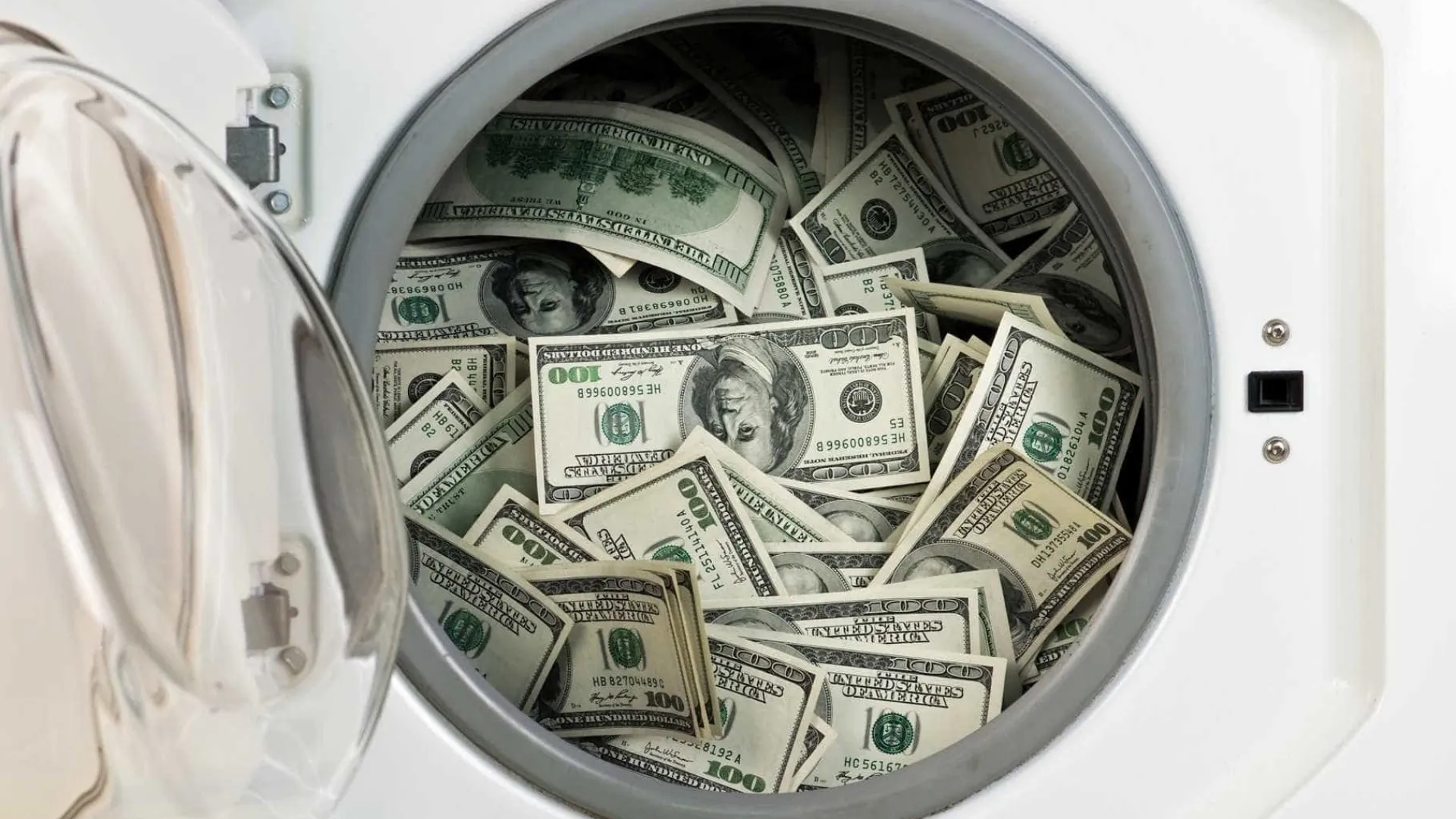 Empresários suspeitos de lavar dinheiro do PCC se entregam à polícia em SP