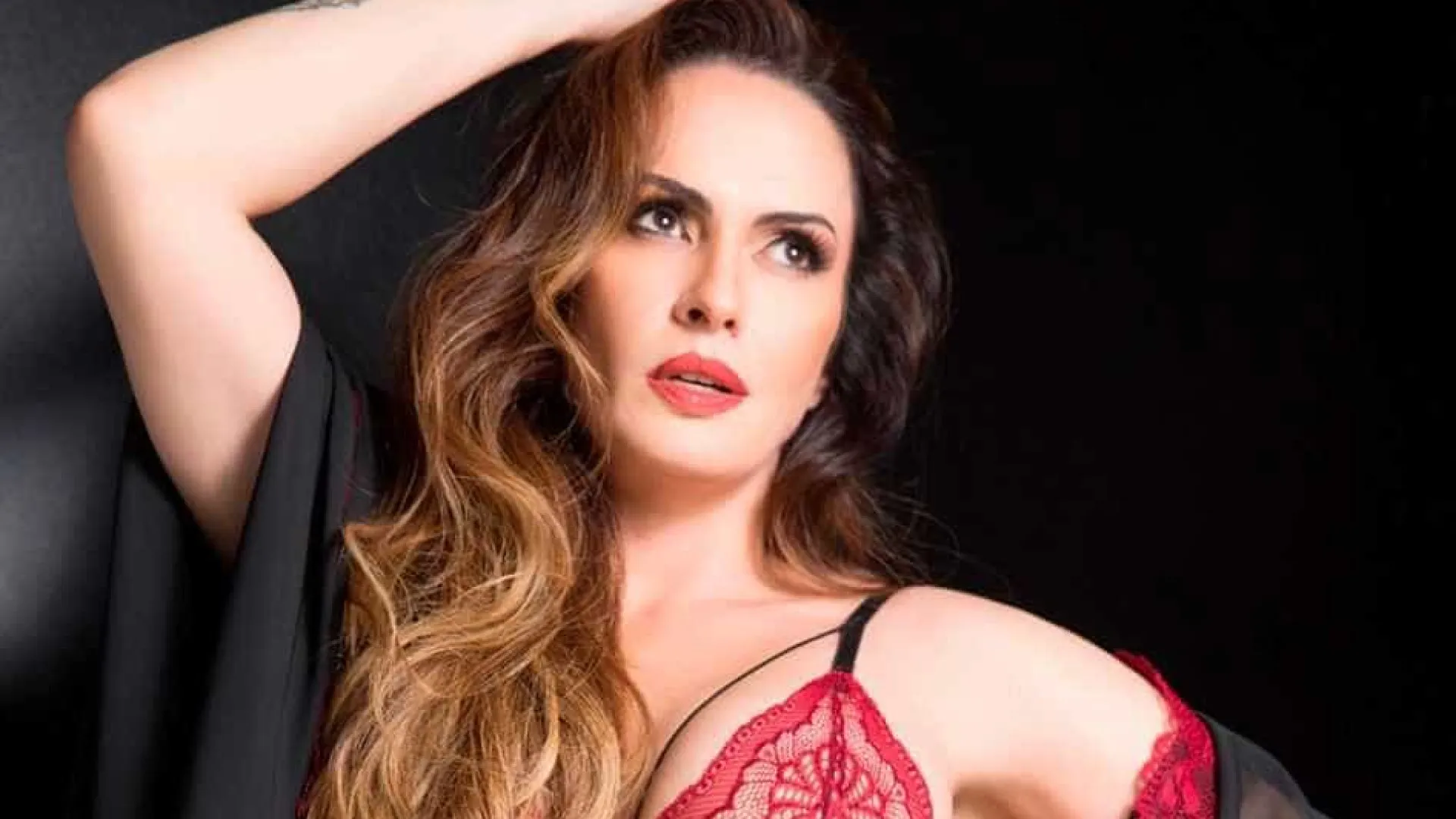 Lembra dela? Nubia Oliiver lista dez famosos com quem já transou