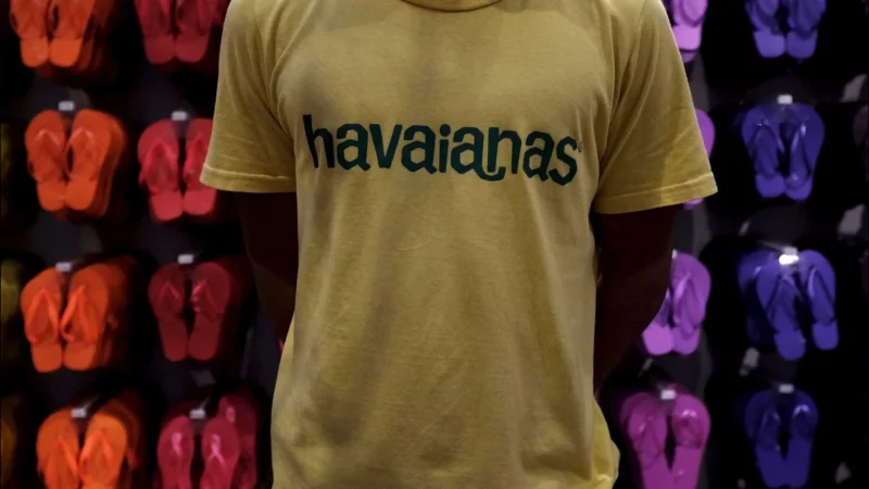Lojas da Havaianas ficam cheias apesar de boicote, e até ‘bolsonarista’ faz compra