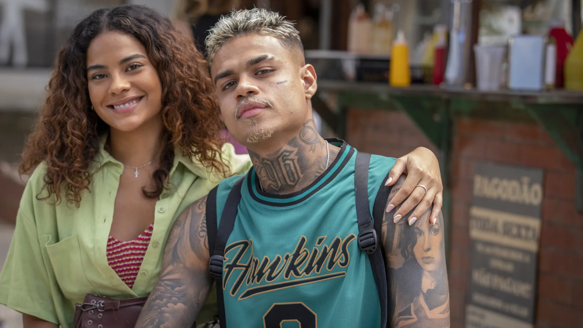 MC Cabelinho troca nome de Bella Campos pelo de rapper em tatuagem