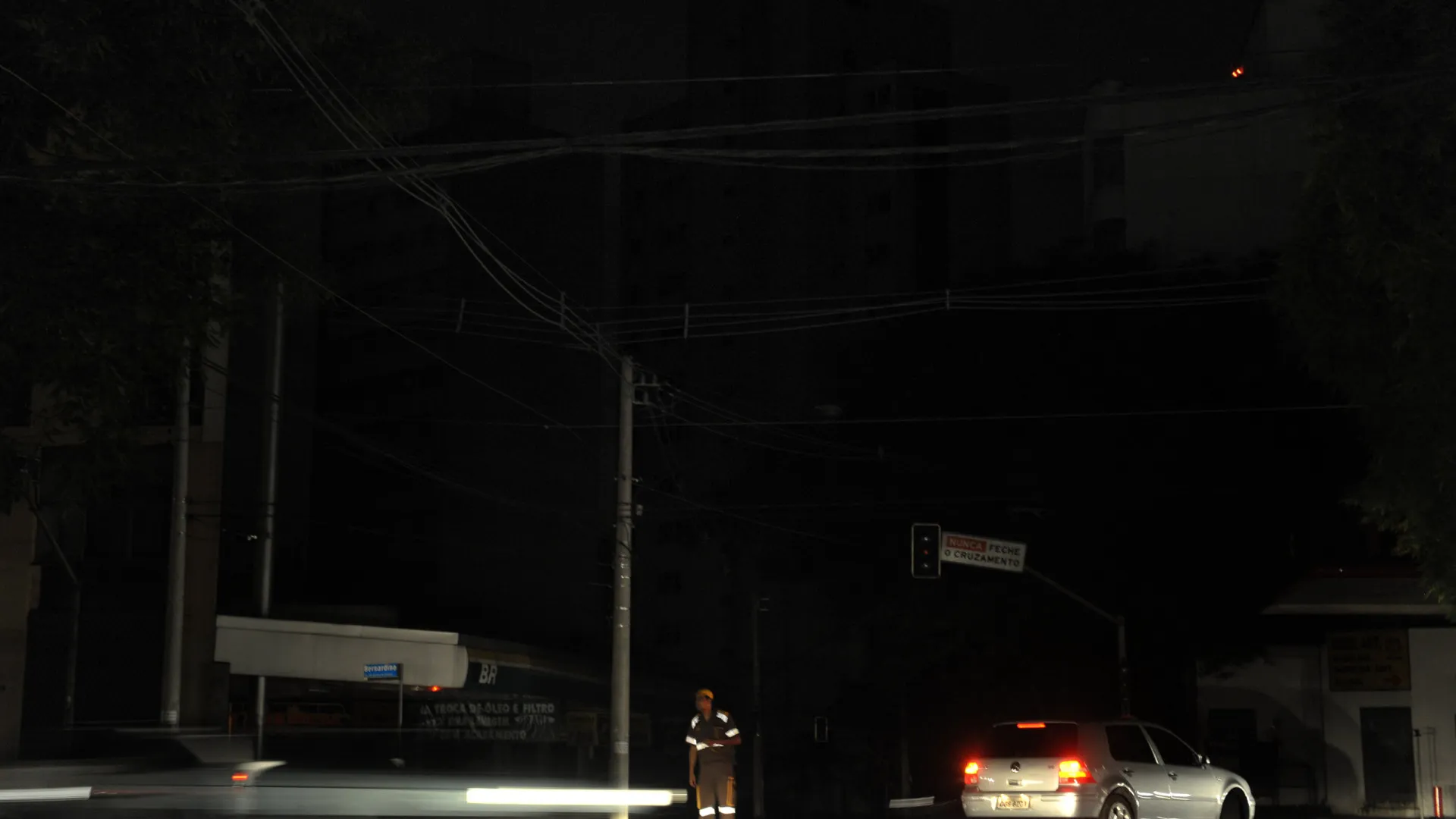 Mais de 29 mil permanecem sem luz em SP nesta segunda-feira, 15, segundo a Enel