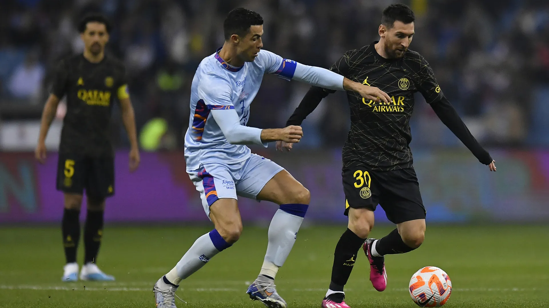 Cristiano Ronaldo quer encerrar a carreira ao lado de Messi, diz jornal