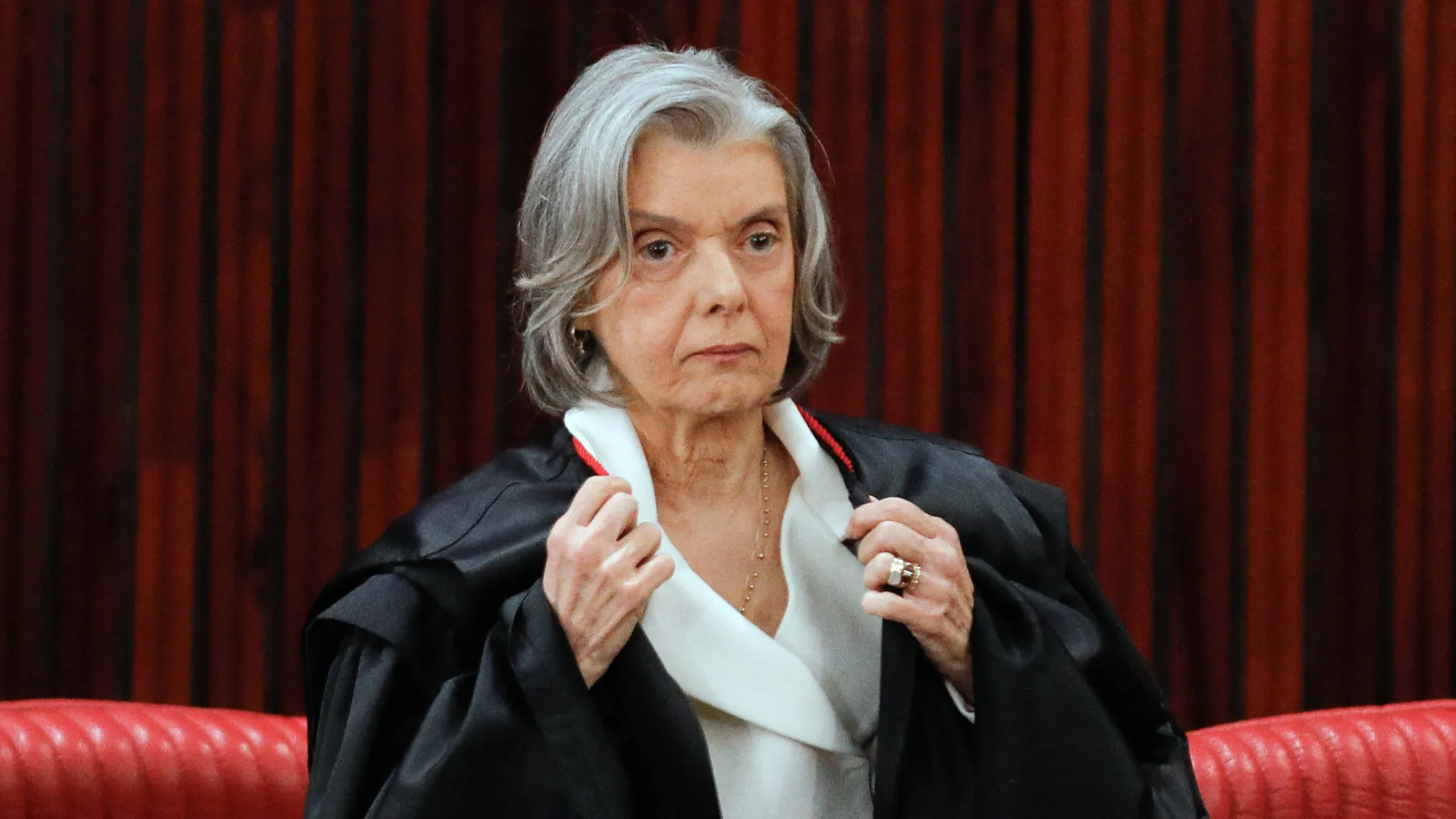 Cármen Lúcia diz que Judiciário ainda é machista e sexista e cobra ação contra matança de mulheres