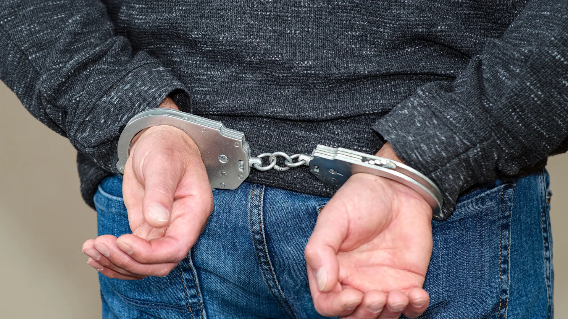 Cruzeirense é preso por atirar em vizinhos após derrota para o Corinthians