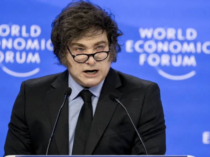 Inflação na Argentina acelera pelo 3º mês seguido, em desafio para Milei