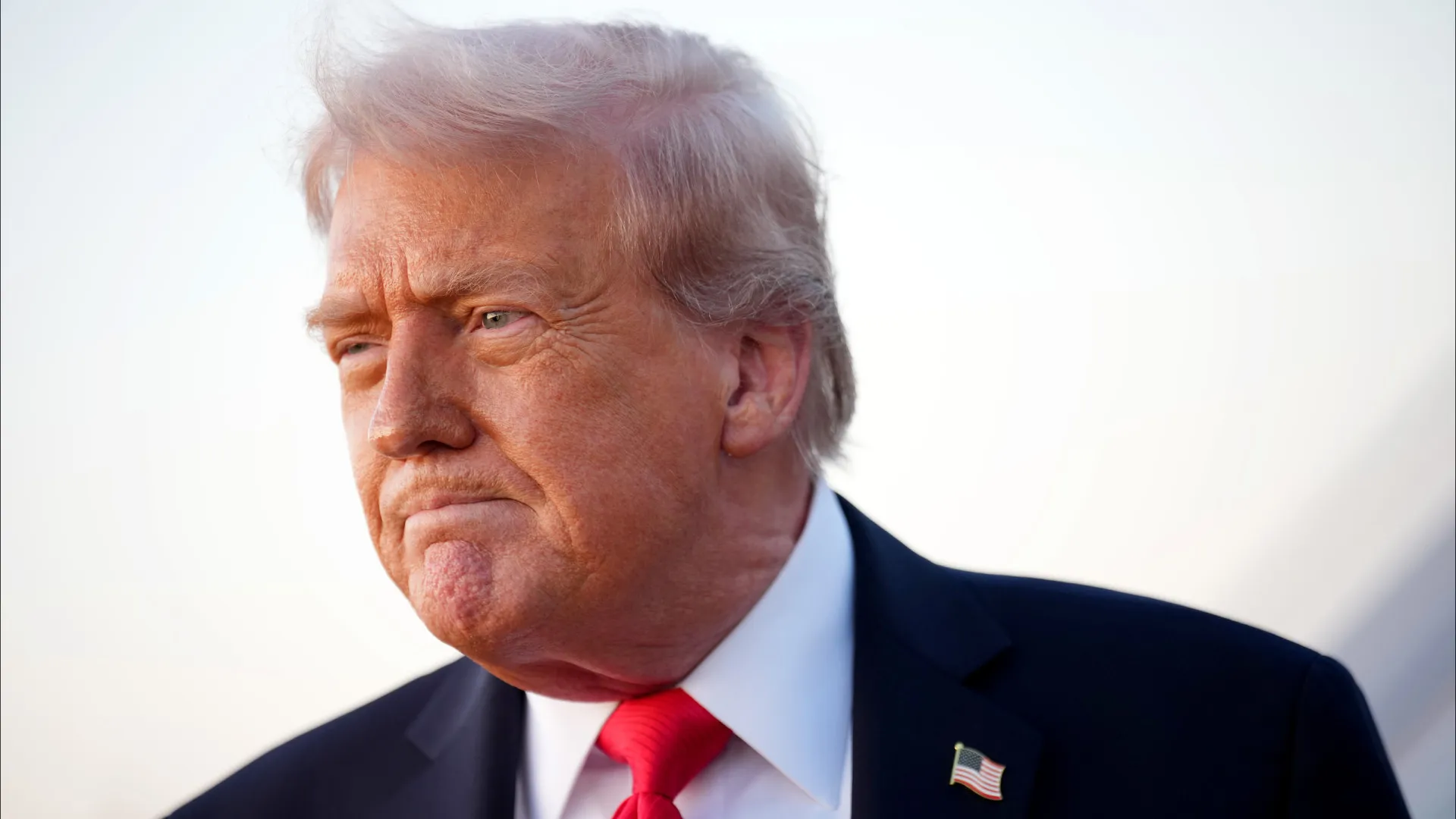 Trump comenta sobre negócios com Brasil e elogia Lula: “Gosto dele”