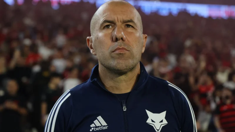Em lágrimas, Leonardo Jardim anuncia pausa na carreira: “Saúde mental…”