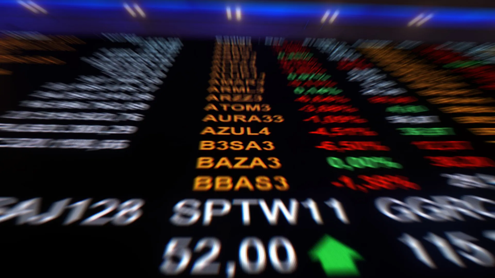 Bolsa fecha acima dos 164 mil pontos pela primeira vez após dados do PIB, e dólar fica estável