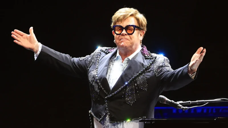 Elton John afirma que a sua perda de visão se agravou nos últimos meses