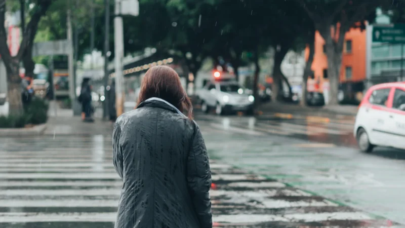 Frente fria traz chuva e provoca queda de temperatura em SP; veja até quando
